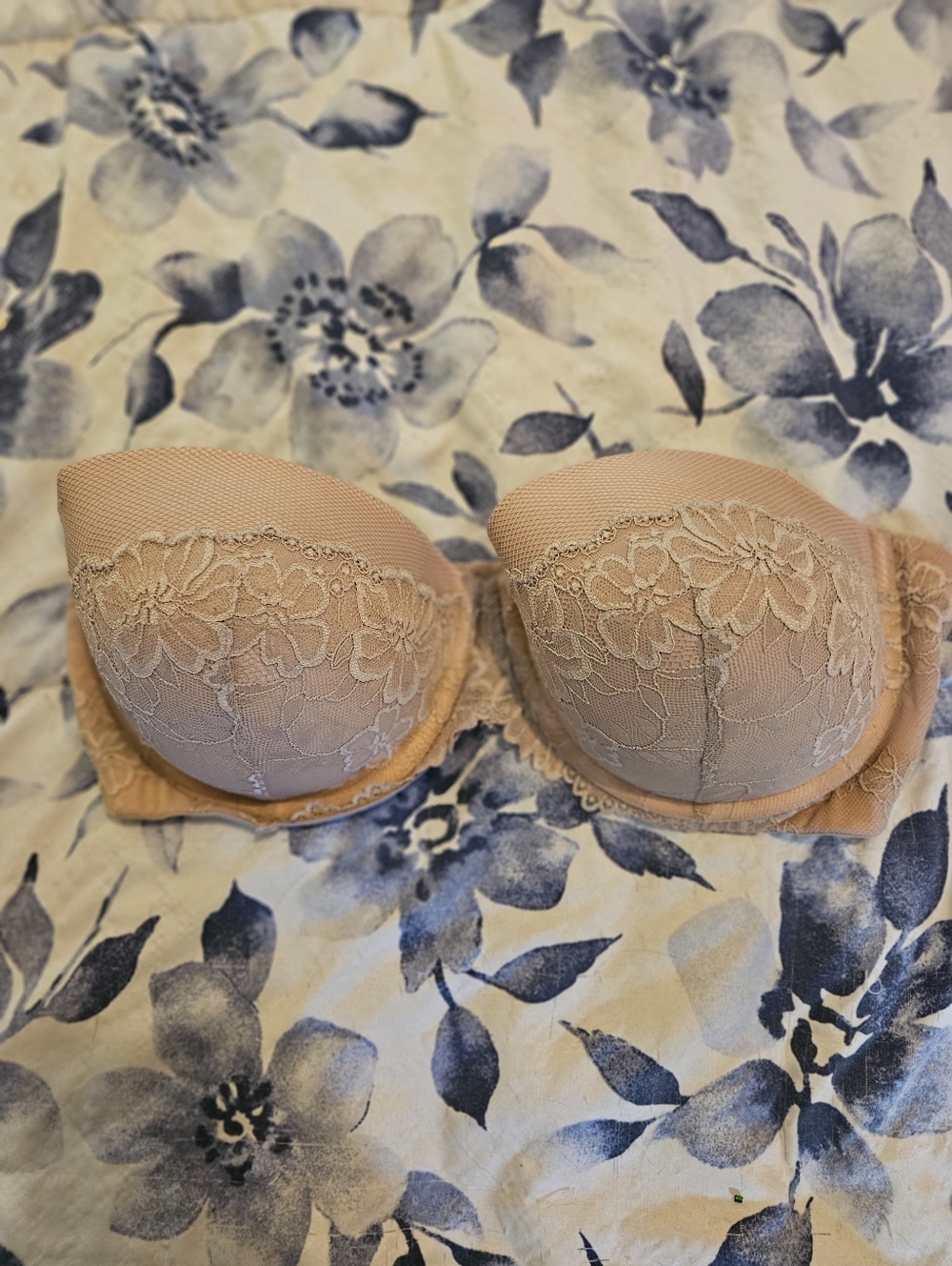 Maidenform Strapless Lace Bra in Soft Beige - 40DD/E